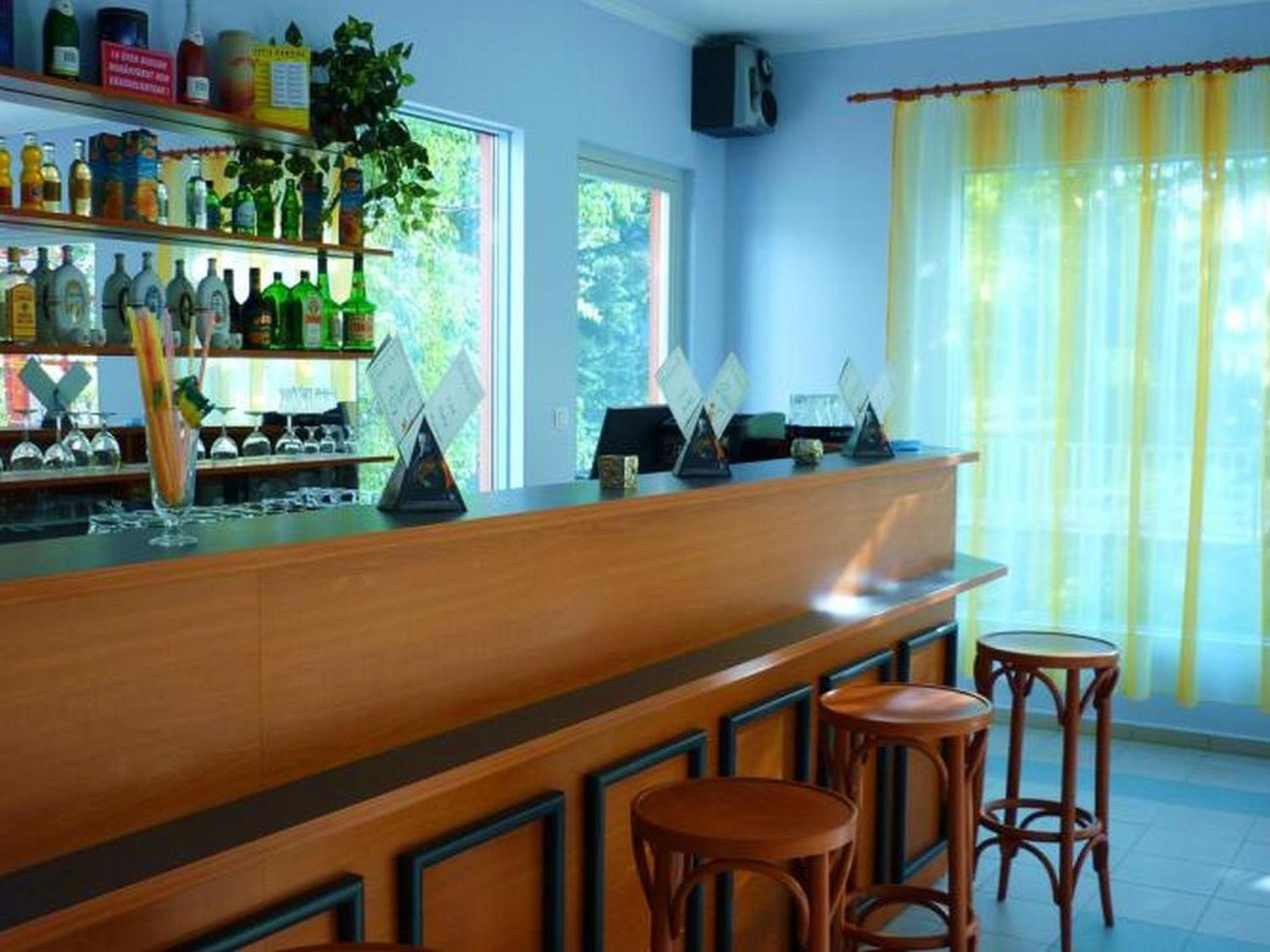 Hotel Pergola Panzio Balatonföldvár Exterior foto